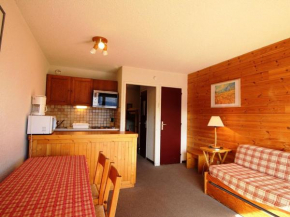 Studio cabine 4 pers, pieds des pistes, proche commerces, balcon, vue sur montagnes - FR-1-297-30